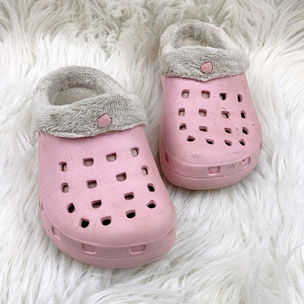 $5 CLEARANCE! Target Fur-Lined All-Weather Slip-On Clog - Picture 4 of 13